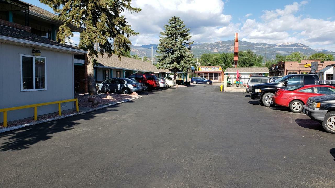 Circle S Motel Colorado Springs Exterior photo